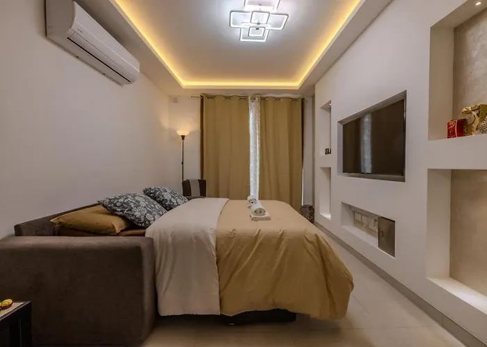 Elmswater Court شقة