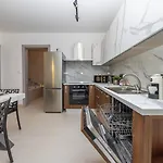 Elmswater Court Apartmán *