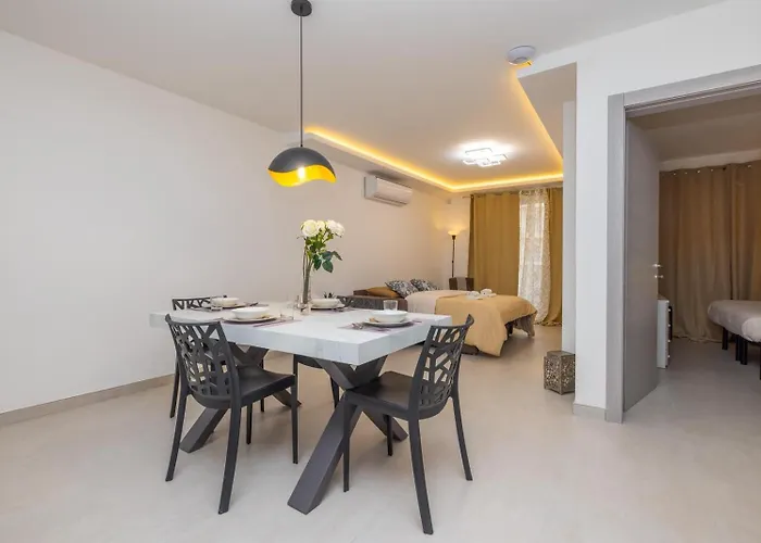 Elmswater Court Σεντ Πόλς Μπέι